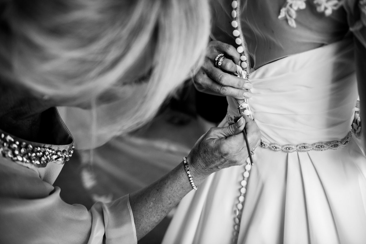 Woburn Sculpture Gallery Wedding - Laura & Andrew