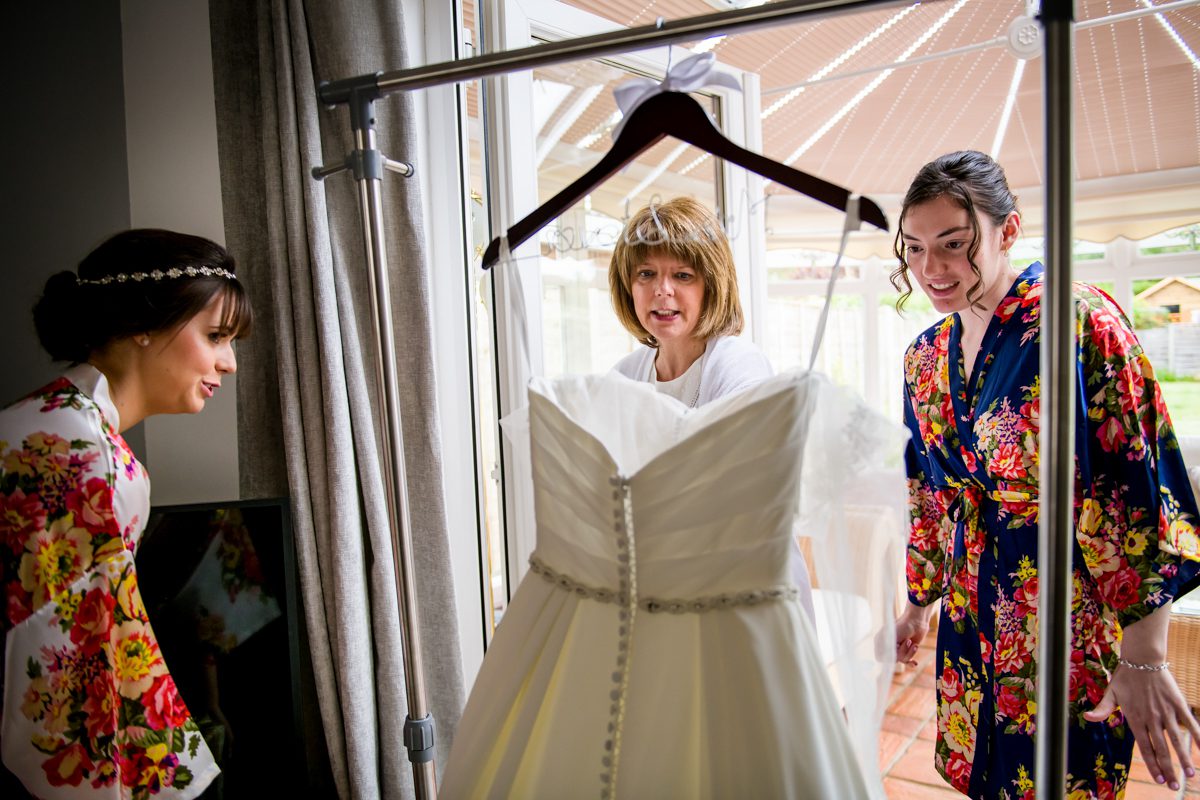 Woburn Sculpture Gallery Wedding - Laura & Andrew