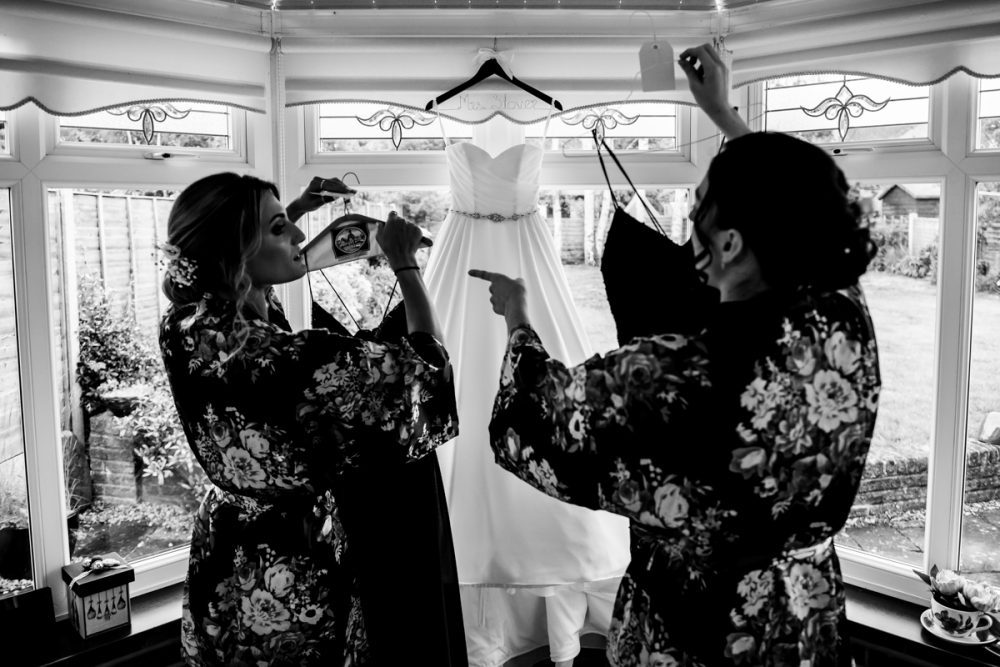 Woburn Sculpture Gallery Wedding - Laura & Andrew