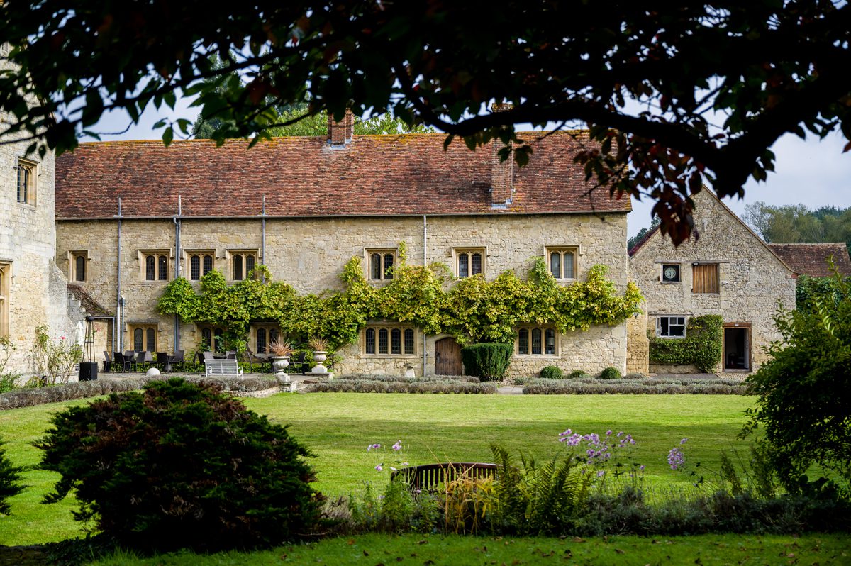 Notley Abbey Wedding - Rhianna & Greg